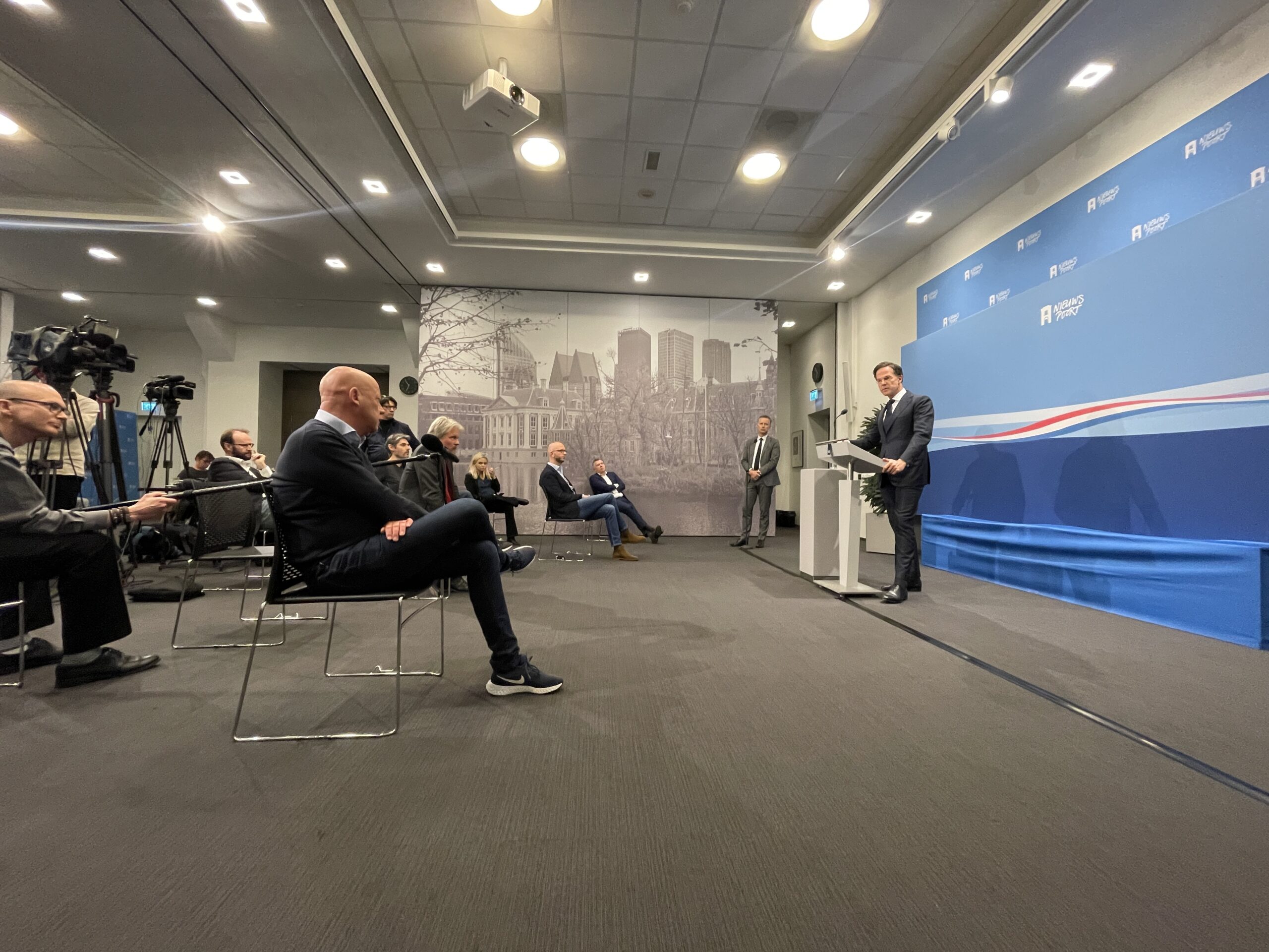 Mark Rutte tijdens de wekelijkse persconferentie na de Ministerraad in Nieuwspoort