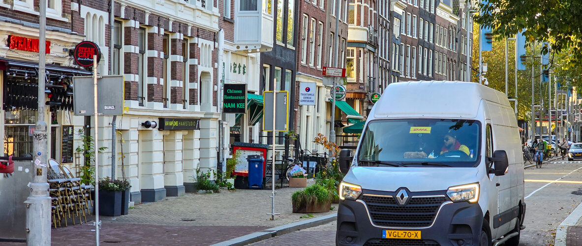 Vanaf vandaag krijgen vervuilende en oude bestelwagens een boete in zero-emissiezones. (Foto: iStock).