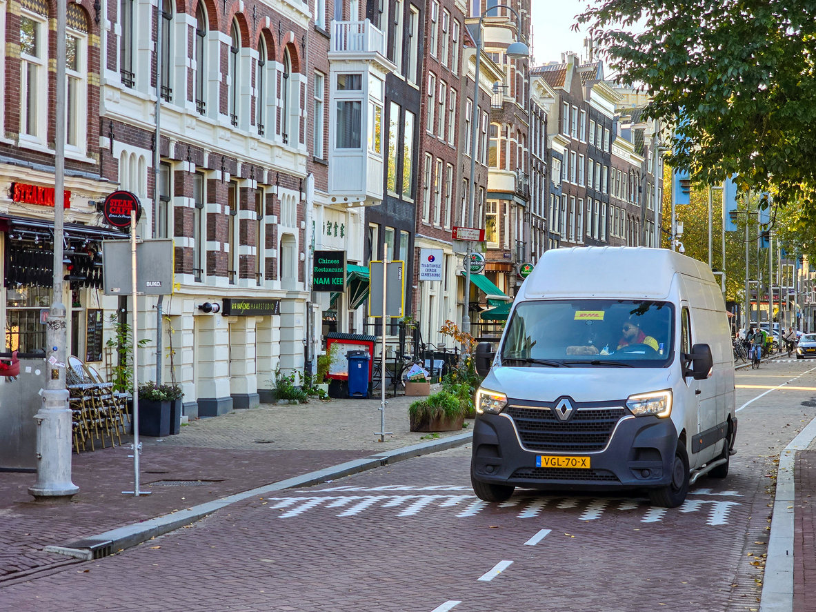 Vanaf vandaag krijgen vervuilende en oude bestelwagens een boete in zero-emissiezones. (Foto: iStock).