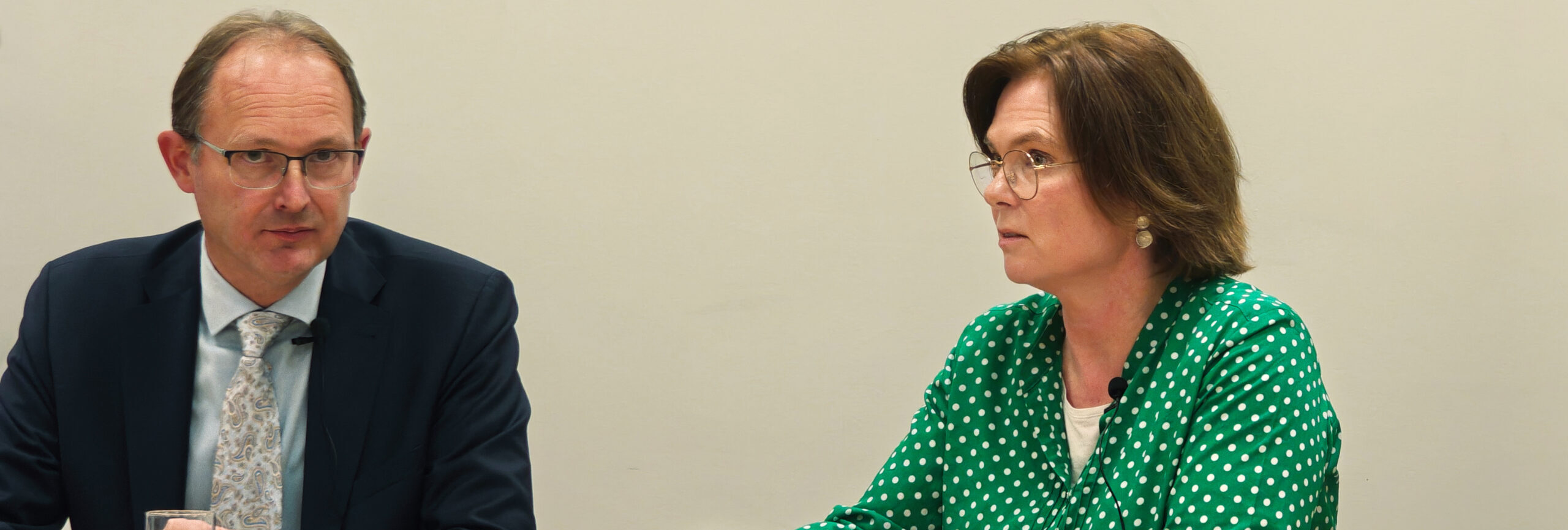 Europarlementariërs Bert-Jan Ruissen (SGP) en Marit Maij (GroenLinks-PvdA) tijdens de achtste editie van Hard Talk Europa.