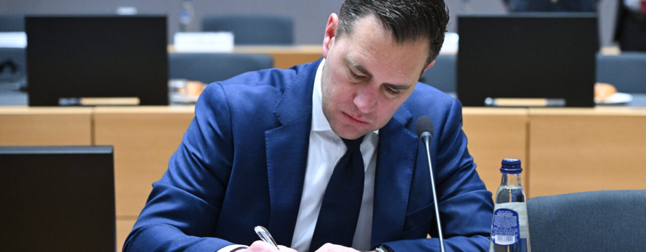 Minister van Financiën Eelco Heinen tijdens de onderhandelingen over de Europese meerjarenbegroting Nederland