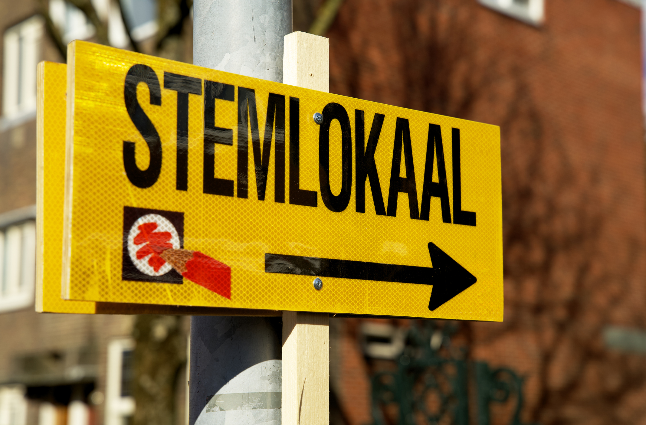 Close up of a sign pointing to the voting booth for dutch city council elections stemlokaal stemmen
