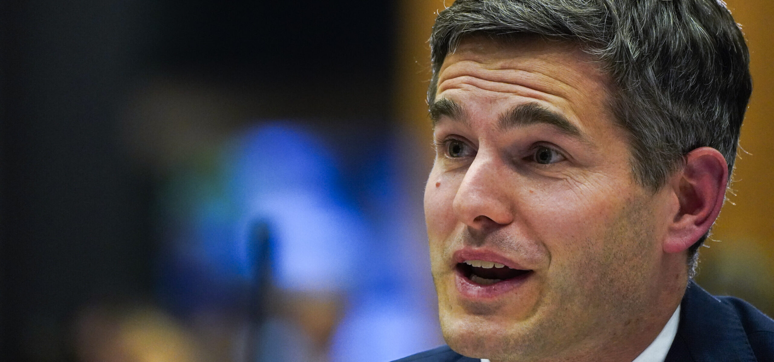 Minister van Buitenlandse Zaken Tom Berendsen tijdens een debat.