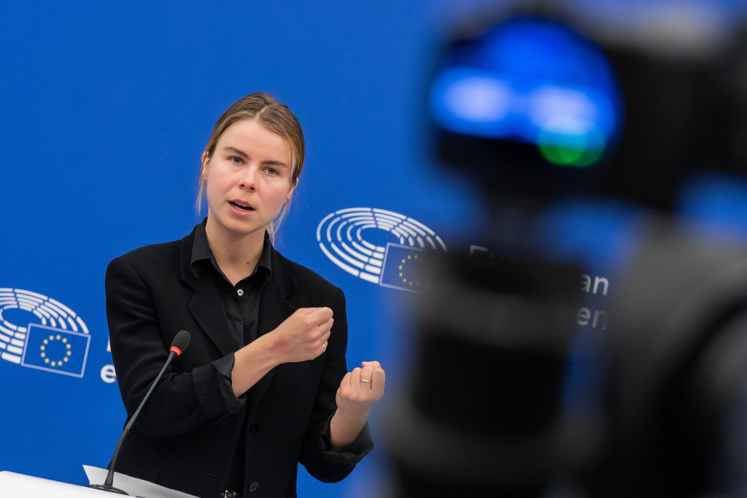 Fundamentele rechten in de EU gepresenteerd op persconferentie door Anna Strolenberg.