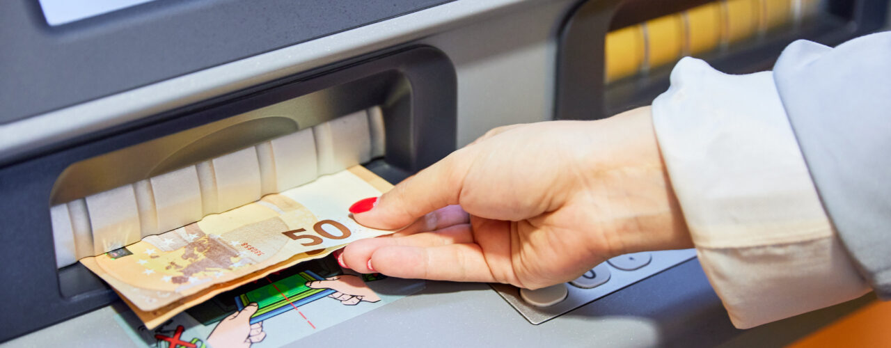 Bankbiljet uit pinautomaat