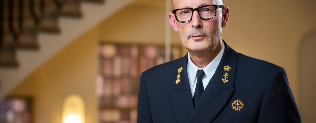 Portret van MIVD-directeur Peter Reesink.
