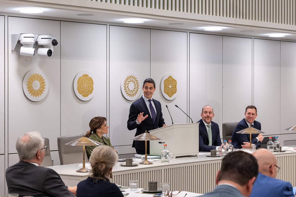 Rob Jetten praat over de Europawet in de Eerste Kamer.