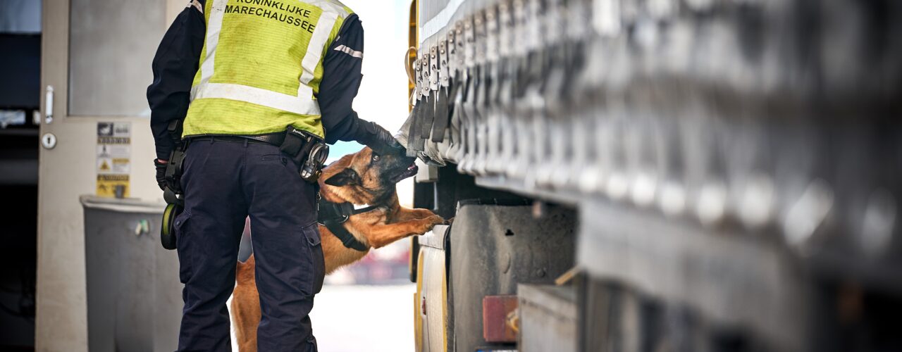 Grenscontrole Koninklijke Marechaussee Nederland.