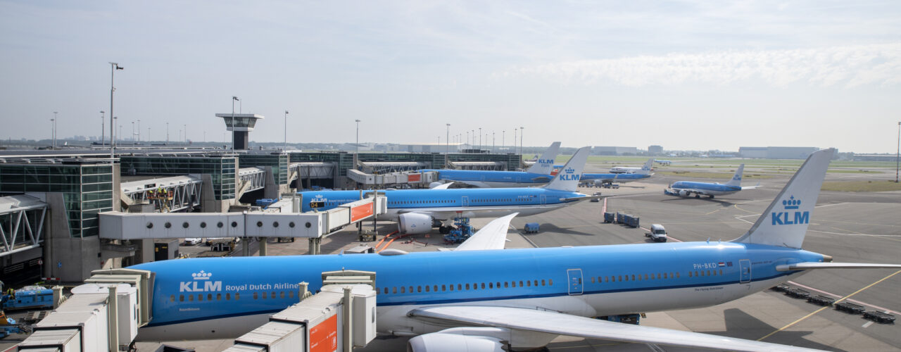 Vluchten schrappen door hoge kerosineprijzen Schiphol.