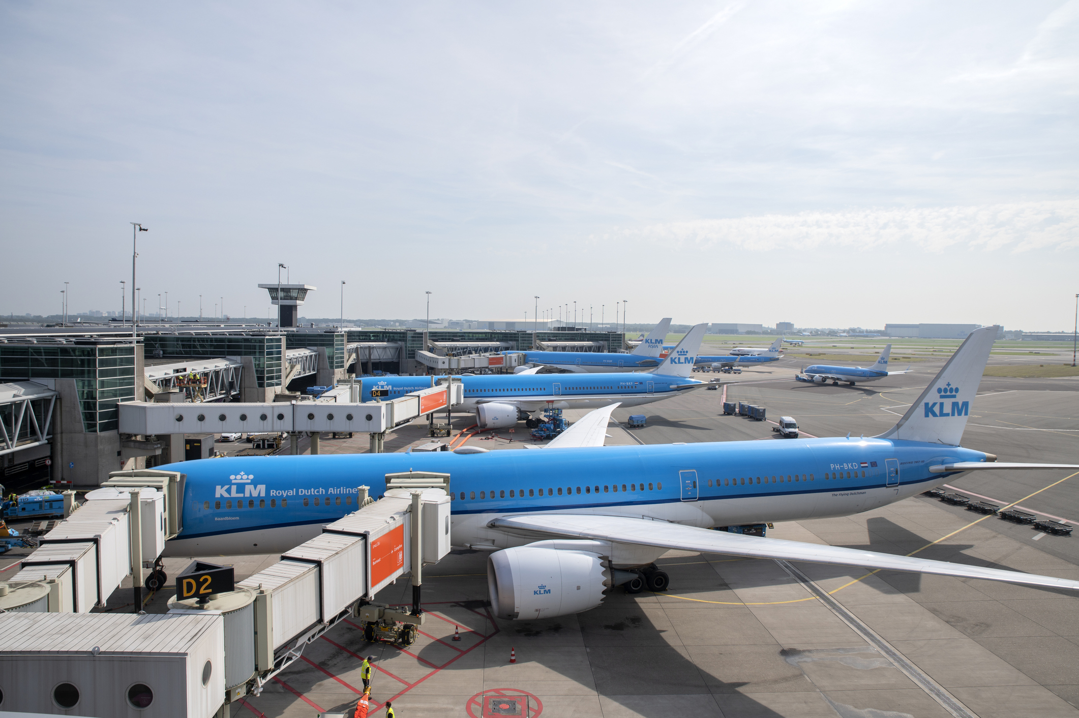 Vluchten schrappen door hoge kerosineprijzen Schiphol.