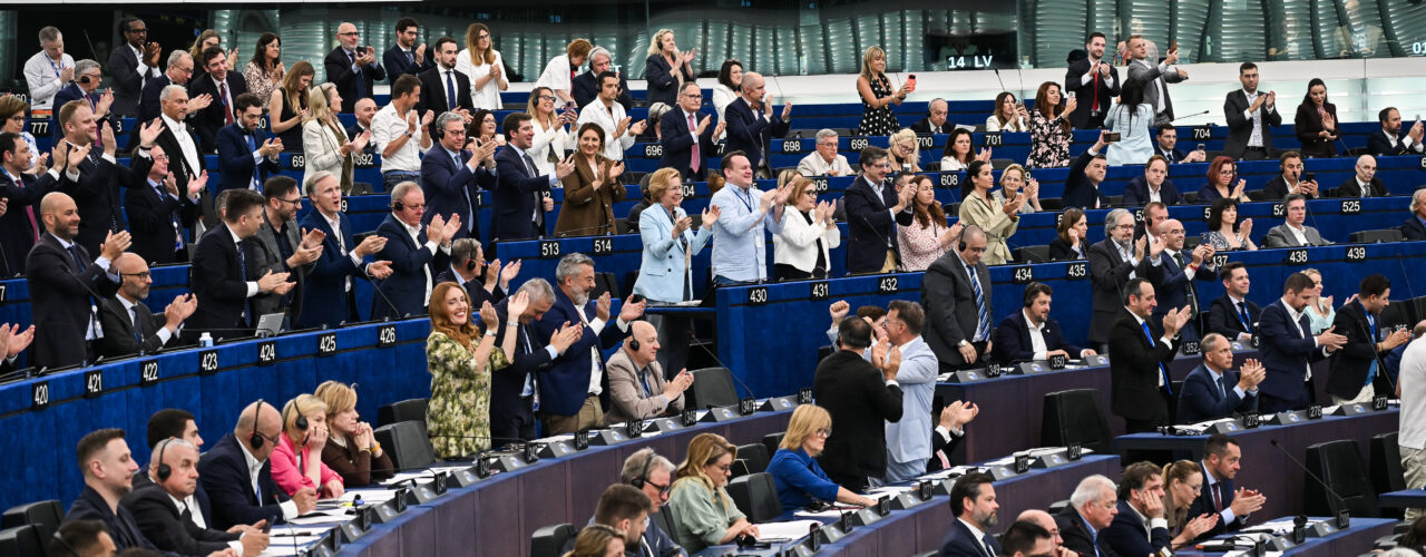 Europarlementariërs na stemming over terugkeerwet die terugkeerhubs mogelijk maakt