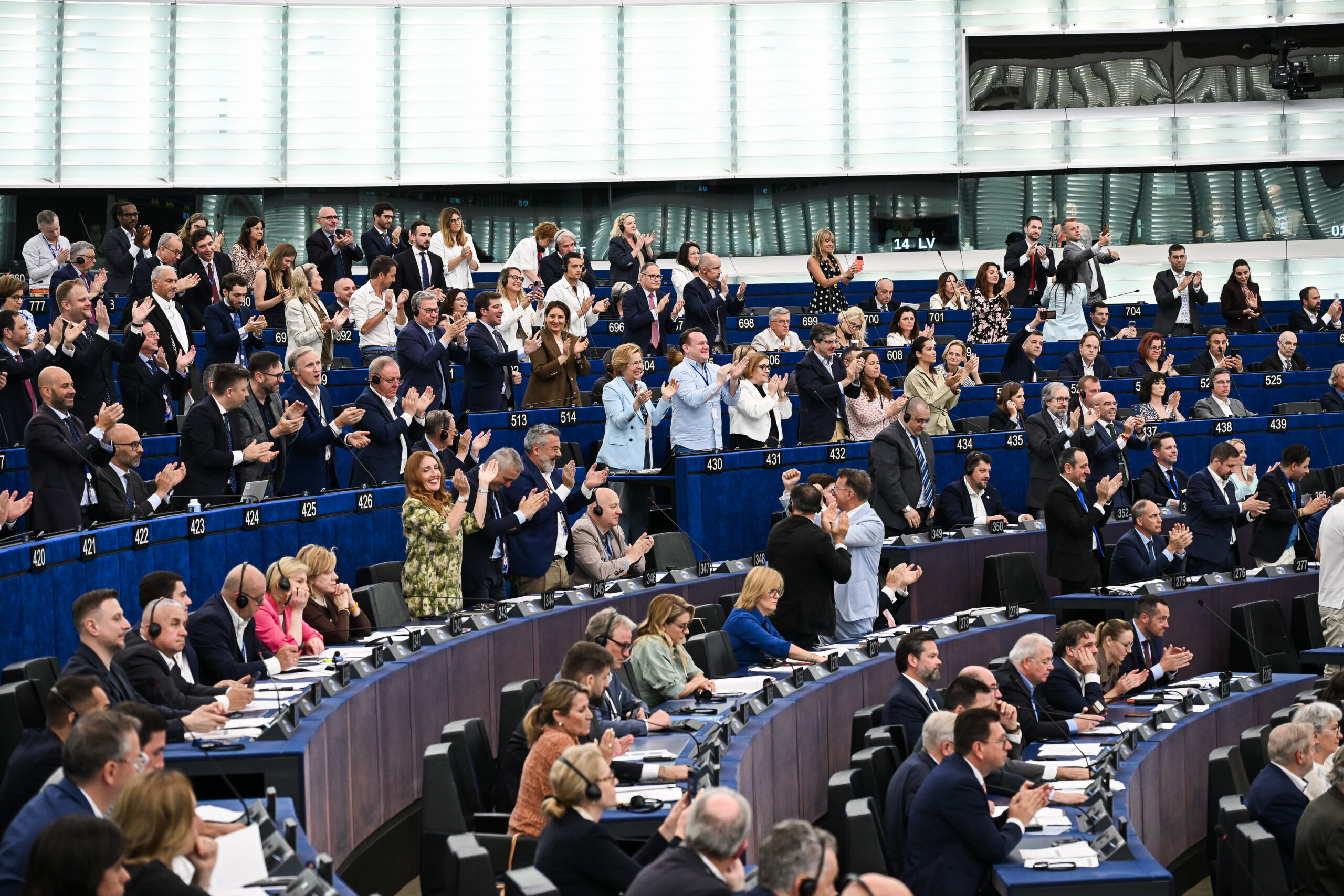 Europarlementariërs na stemming over terugkeerwet die terugkeerhubs mogelijk maakt