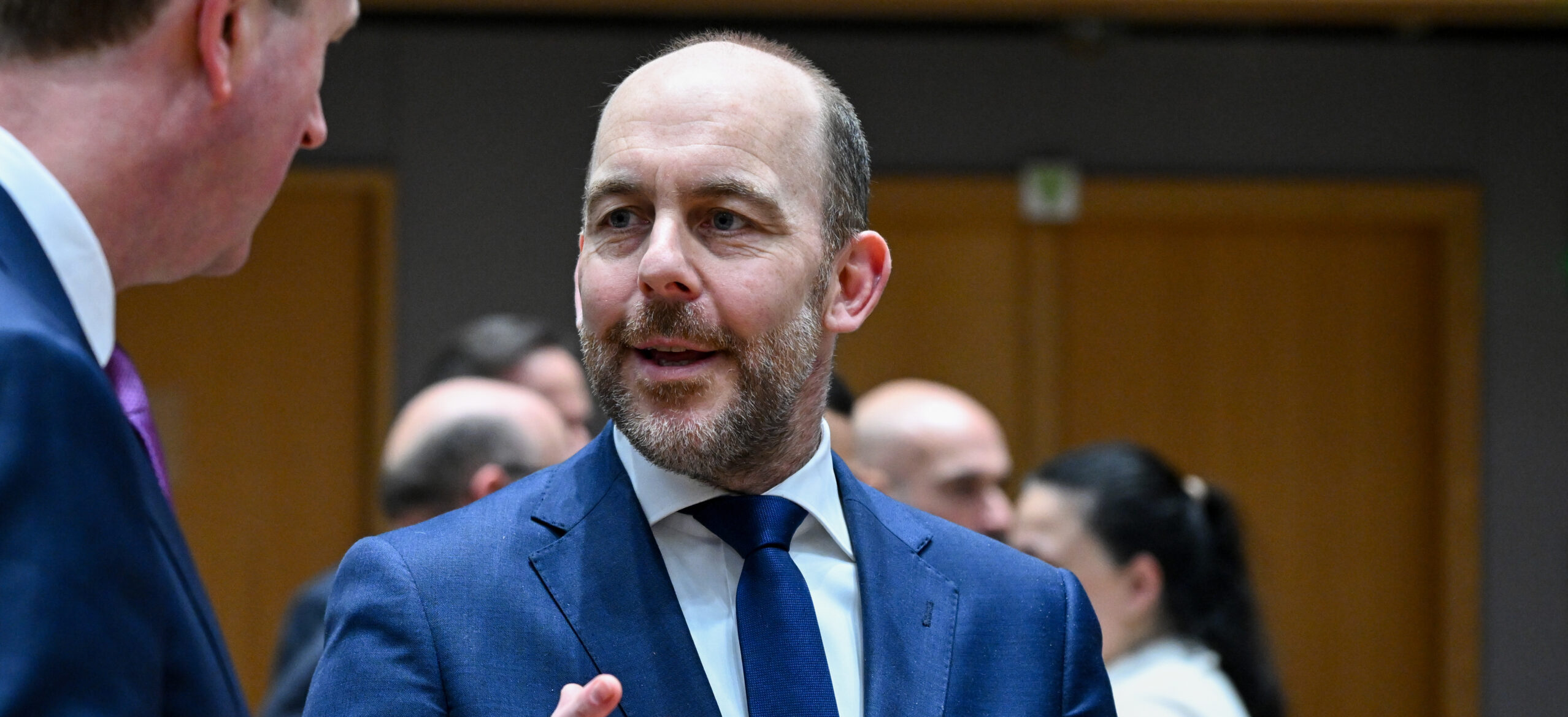 Terugkeerhubs, Van den Brink praat erover in Europa.