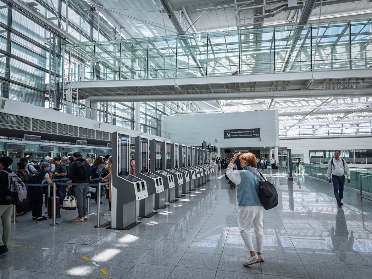 Grenscontrolesysteem op luchthaven in München.